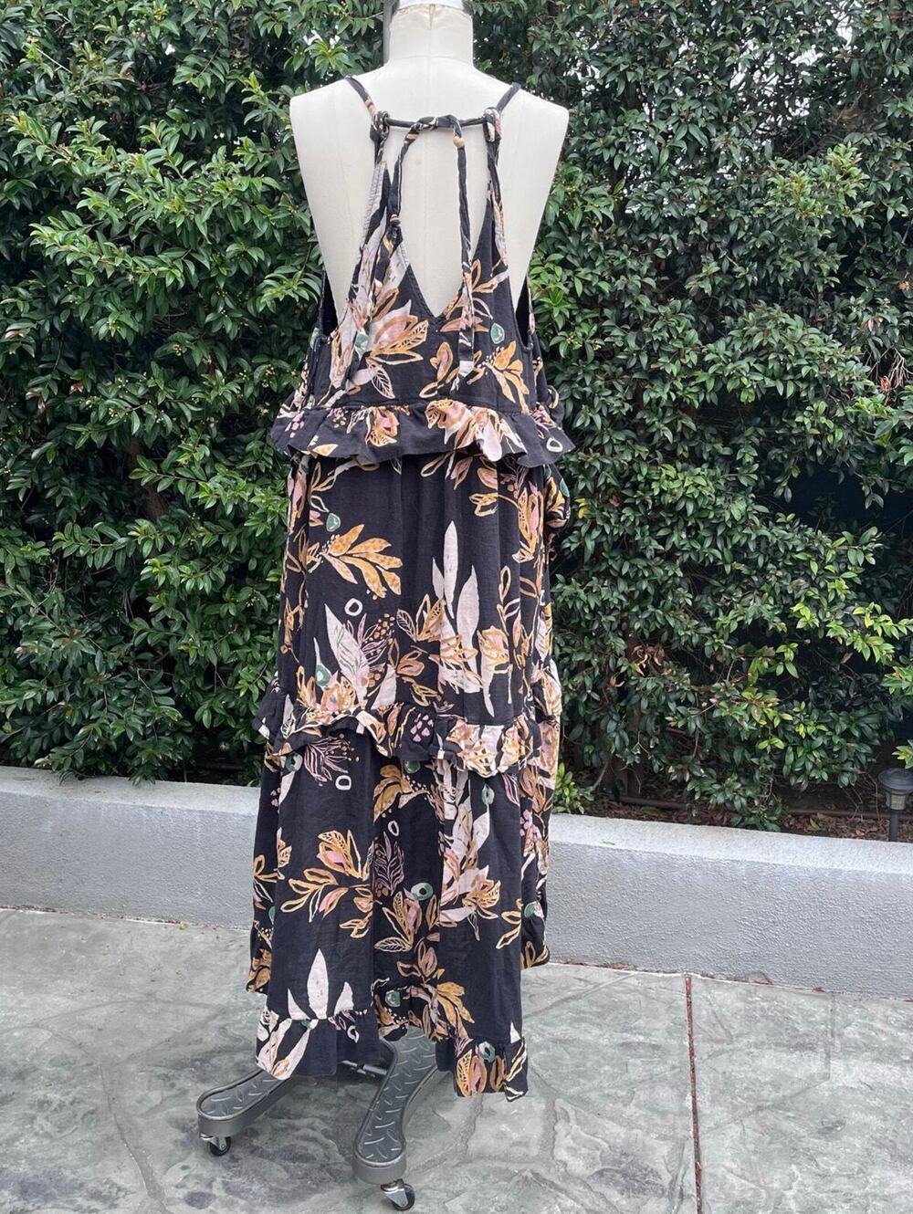 Free People Boho Maxi Dress Medium Black Floral Ruffle Handkerchief Hem Cottage